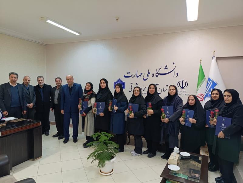 تقدیر از کارکنان زن