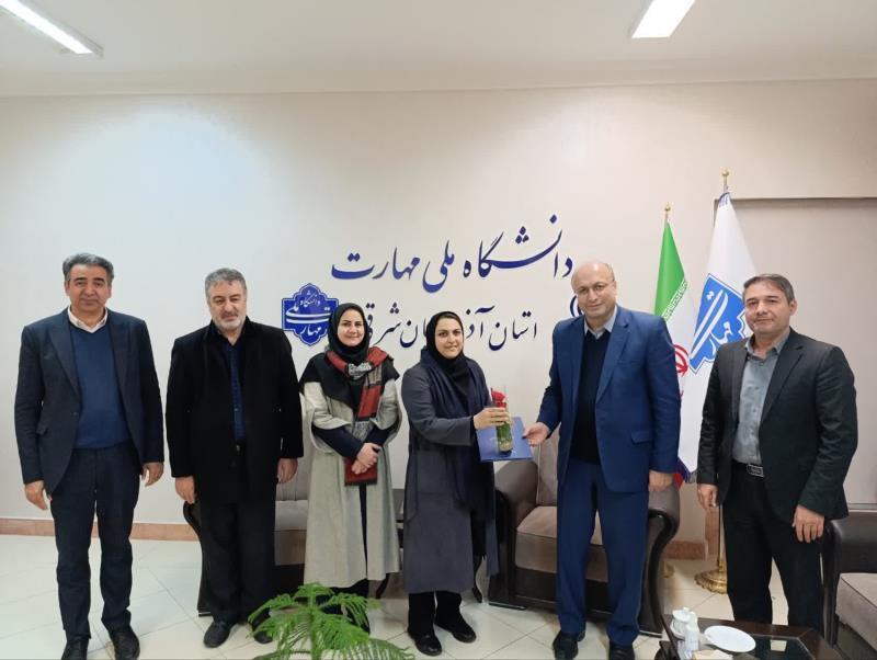 تقدیر از کارکنان زن