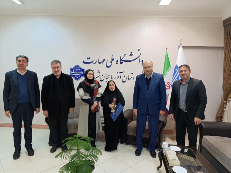 تقدیر از کارکنان زن